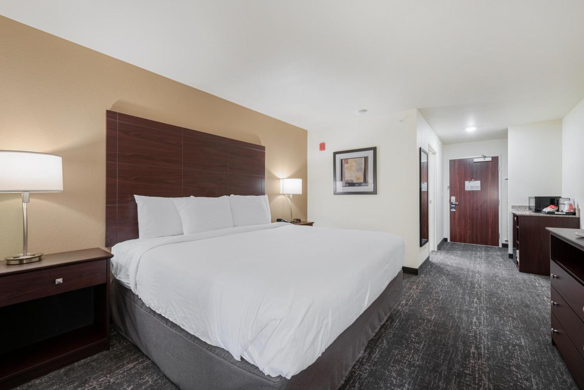 Cobblestone Hotel & Suites - Bellefontaine Bagian luar foto
