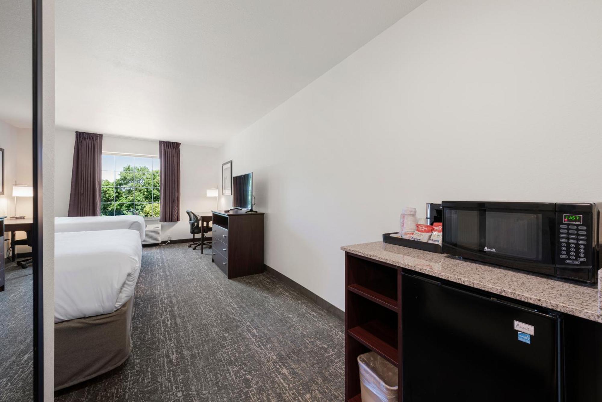 Cobblestone Hotel & Suites - Bellefontaine Bagian luar foto