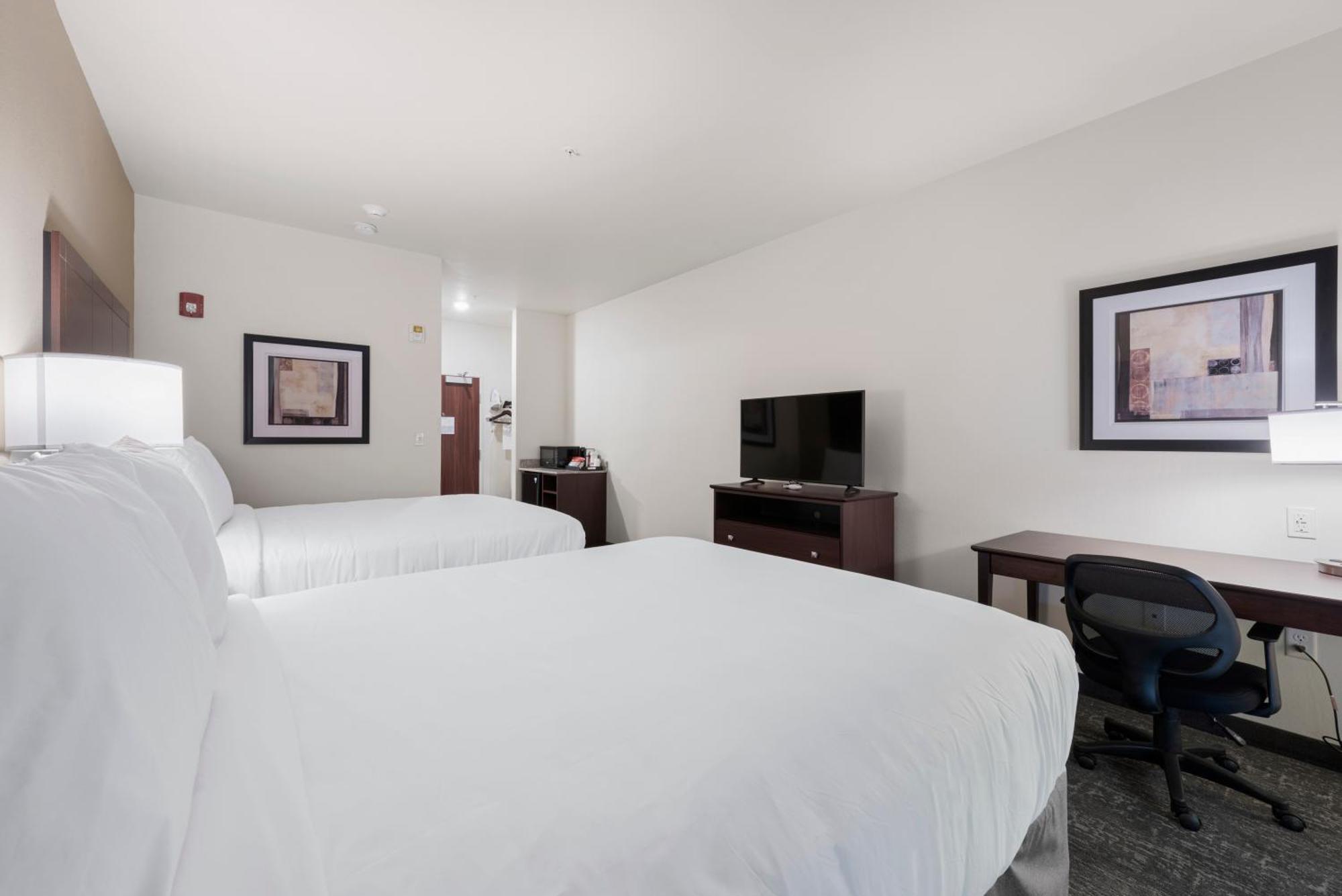 Cobblestone Hotel & Suites - Bellefontaine Bagian luar foto