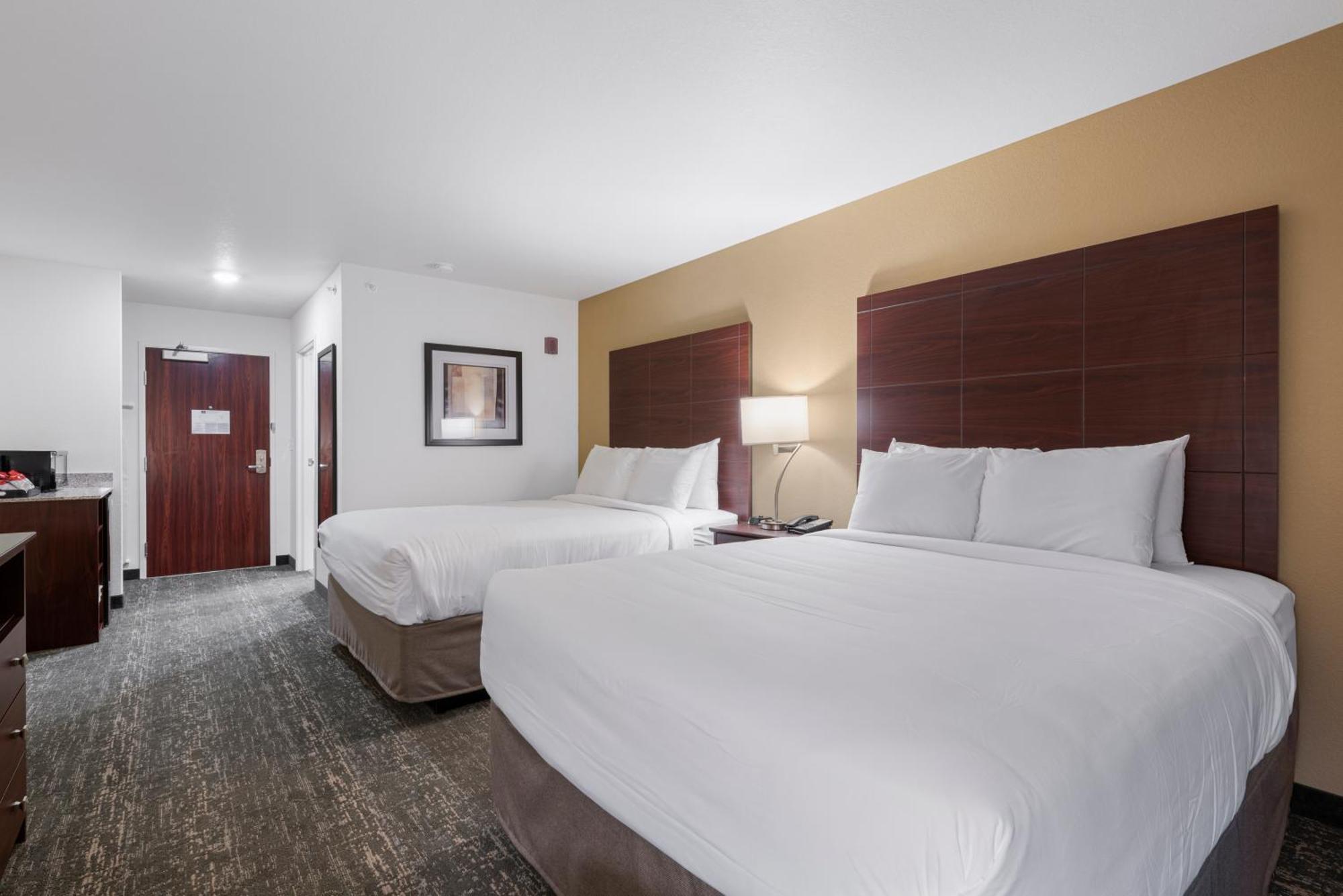 Cobblestone Hotel & Suites - Bellefontaine Bagian luar foto