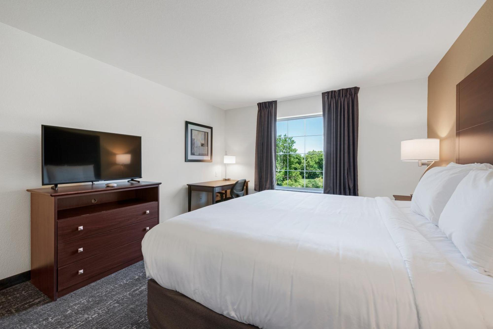 Cobblestone Hotel & Suites - Bellefontaine Bagian luar foto