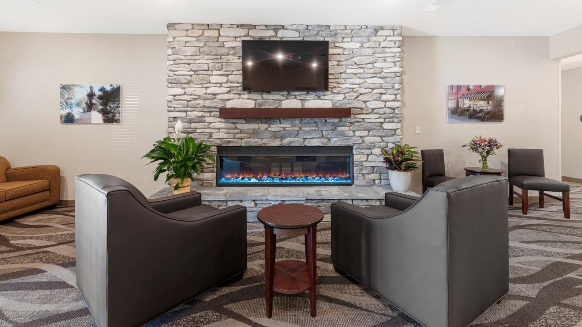 Cobblestone Hotel & Suites - Bellefontaine Bagian luar foto