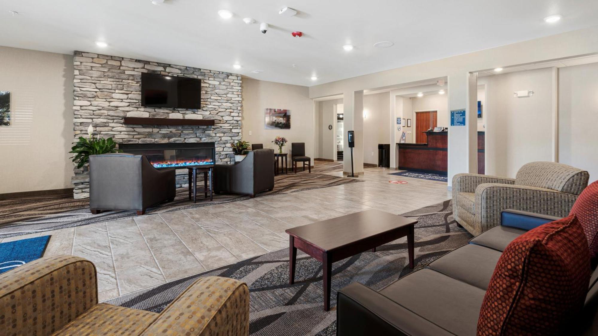Cobblestone Hotel & Suites - Bellefontaine Bagian luar foto