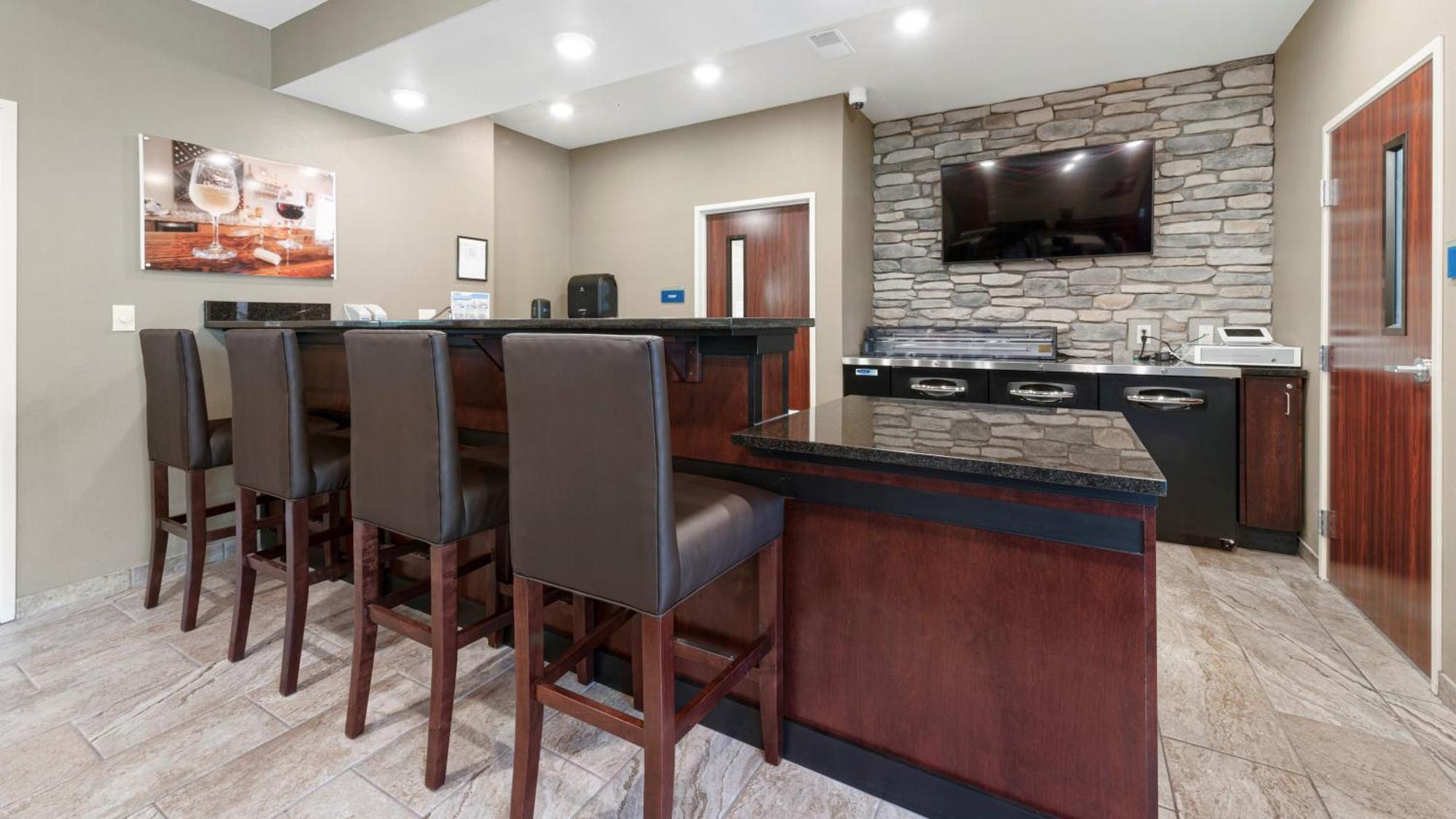 Cobblestone Hotel & Suites - Bellefontaine Bagian luar foto
