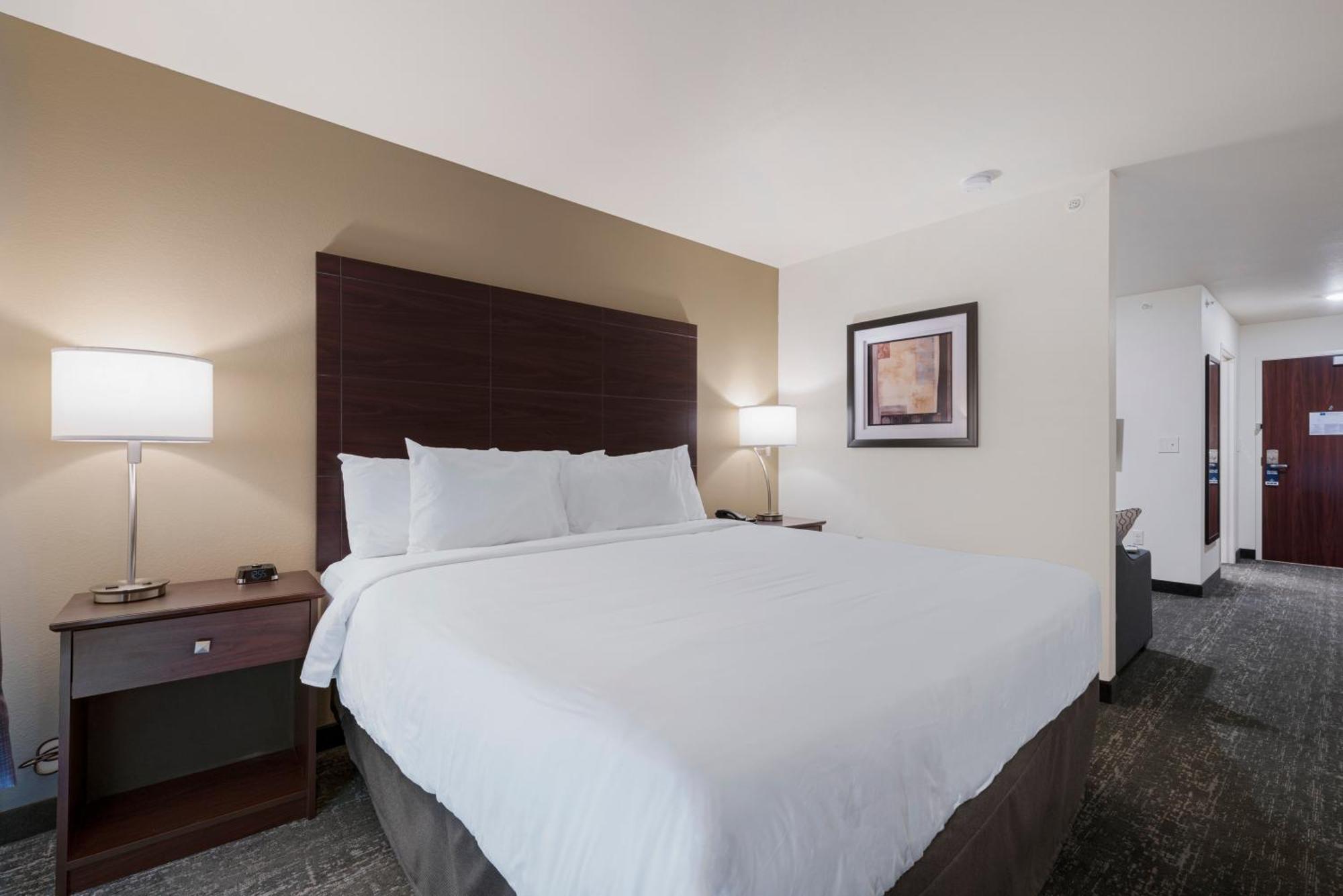 Cobblestone Hotel & Suites - Bellefontaine Bagian luar foto