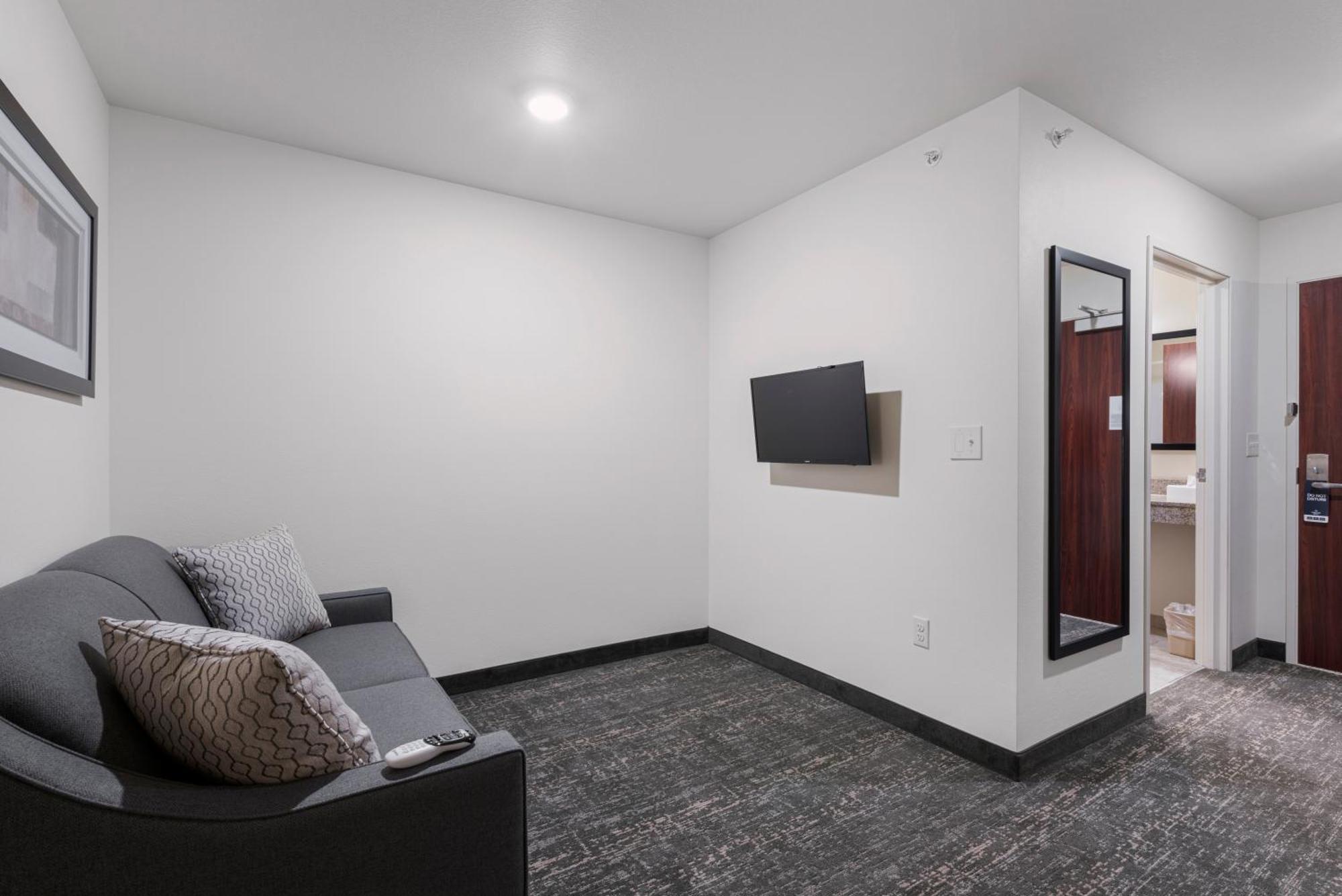 Cobblestone Hotel & Suites - Bellefontaine Bagian luar foto