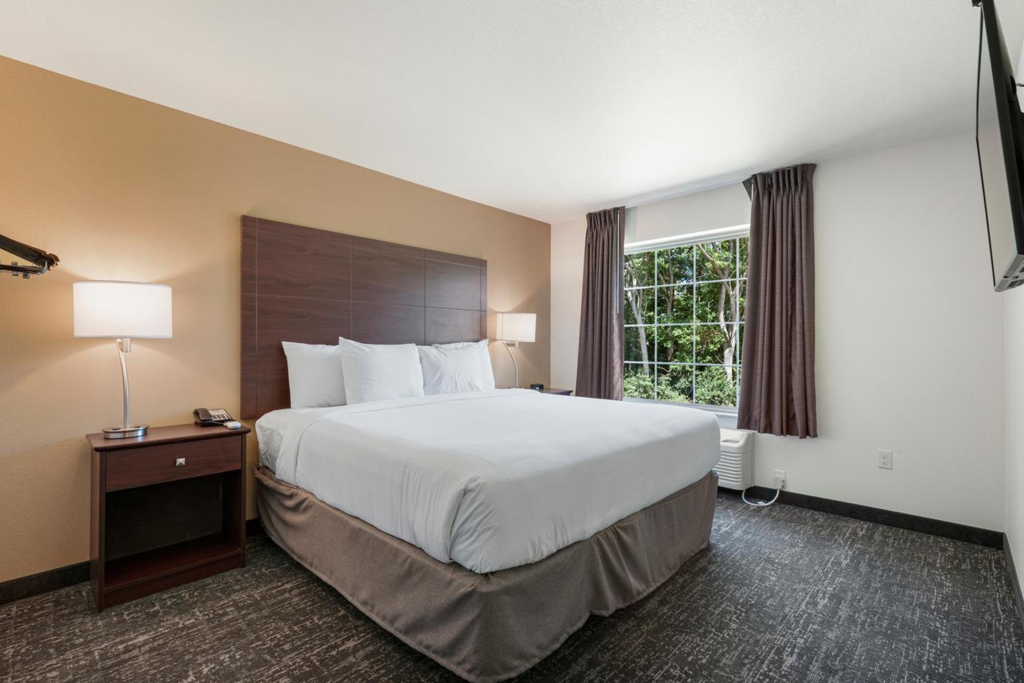 Cobblestone Hotel & Suites - Bellefontaine Bagian luar foto