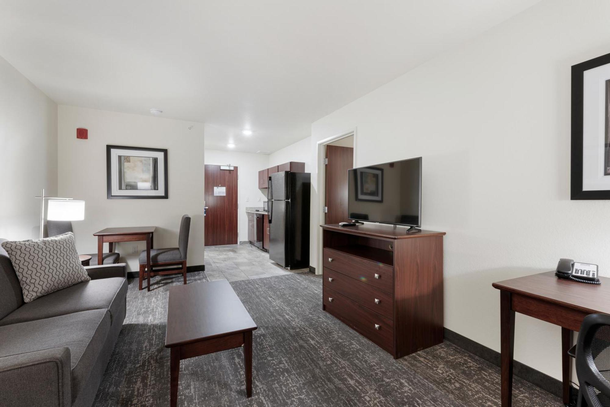 Cobblestone Hotel & Suites - Bellefontaine Bagian luar foto