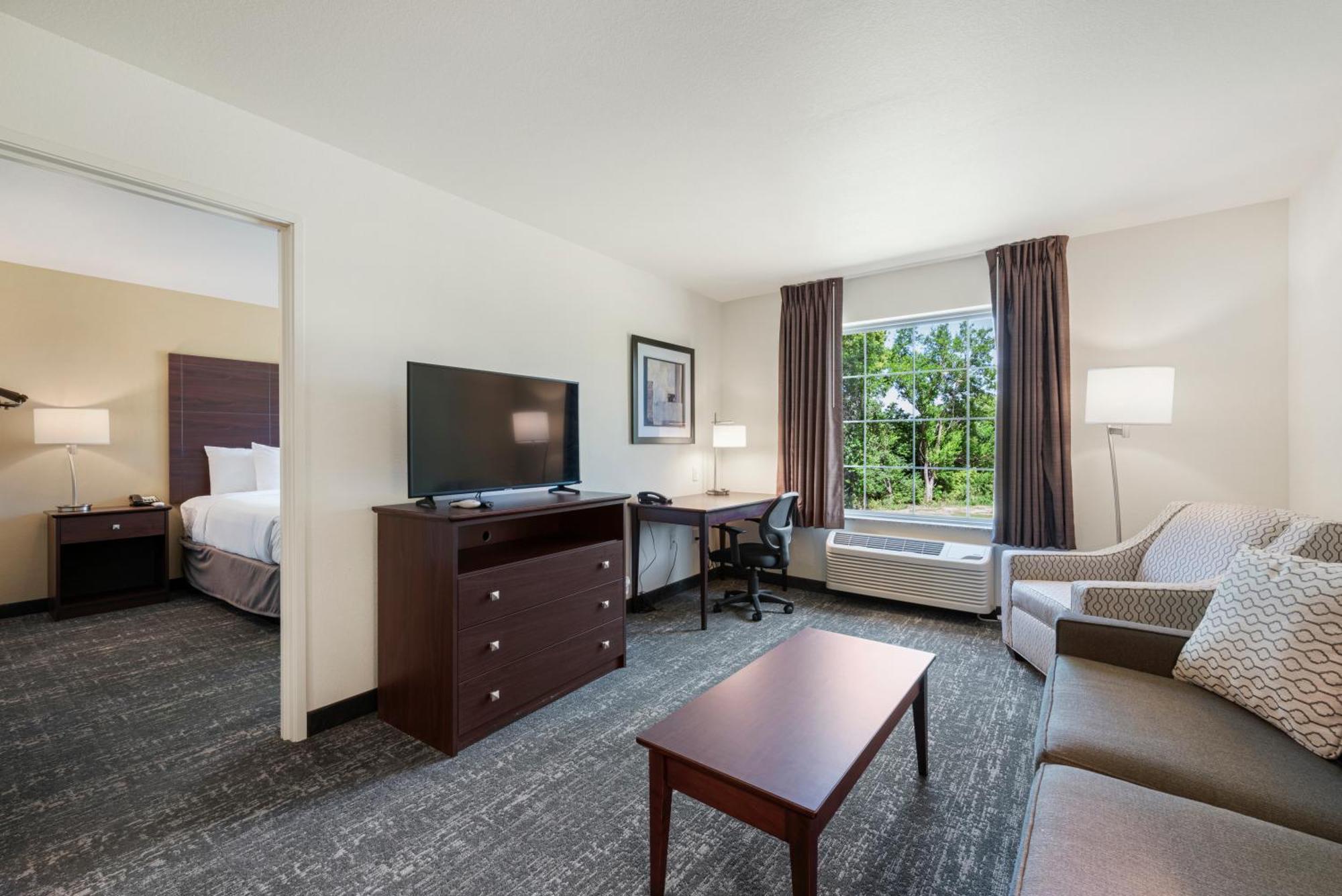 Cobblestone Hotel & Suites - Bellefontaine Bagian luar foto