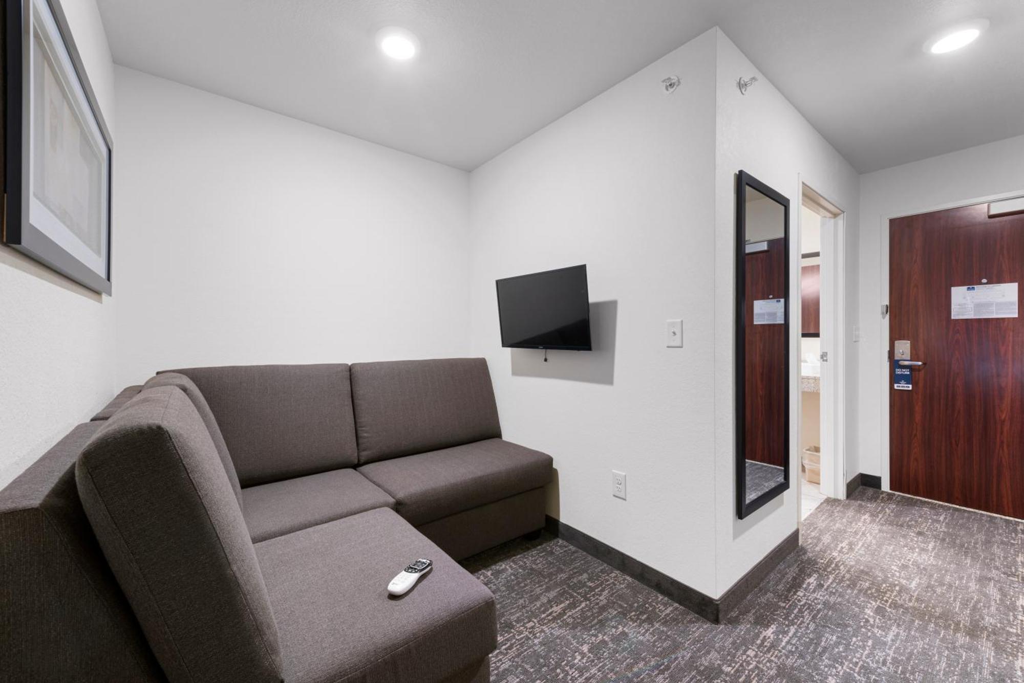 Cobblestone Hotel & Suites - Bellefontaine Bagian luar foto