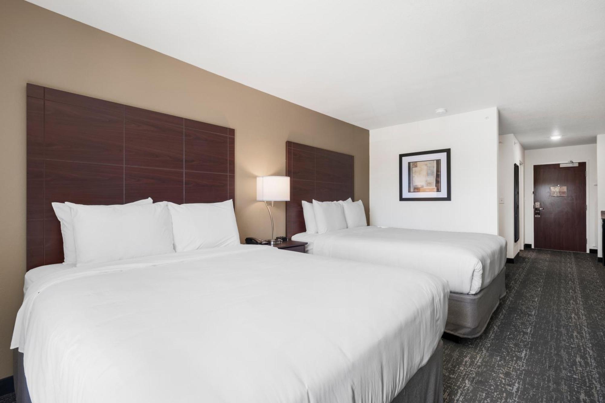 Cobblestone Hotel & Suites - Bellefontaine Bagian luar foto